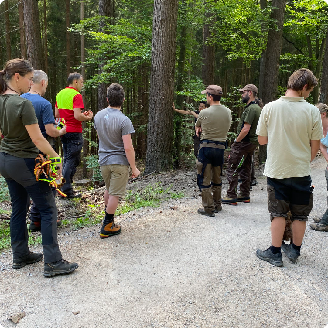 Seminar im Wald mit Jäger